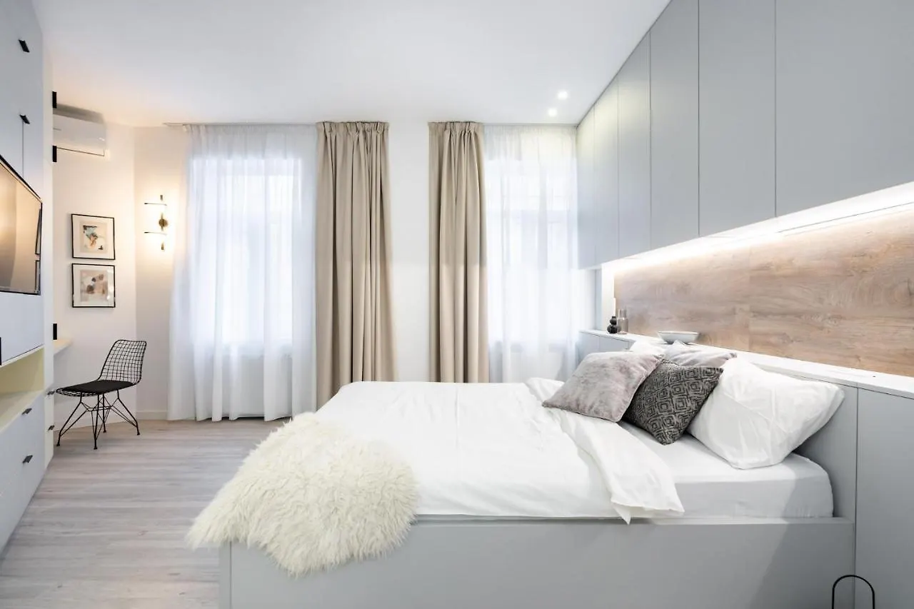 Four Bedroom Apartment, Old Town בוקרשט