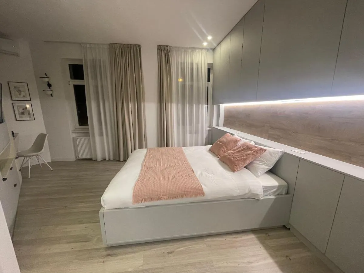Four Bedroom Apartment, Old Town בוקרשט 0*,  רומניה