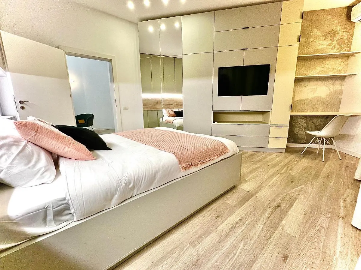 Four Bedroom Apartment, Old Town בוקרשט
