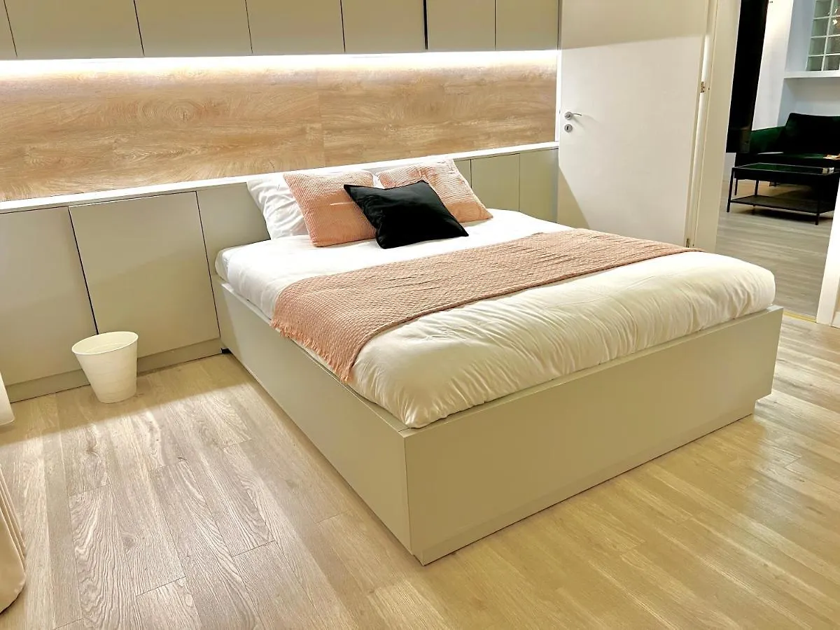 Four Bedroom Apartment, Old Town בוקרשט 0*,