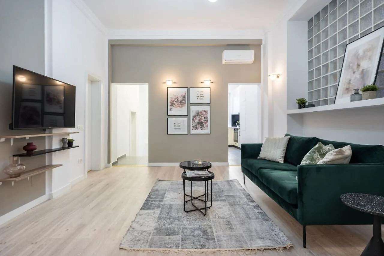 Four Bedroom Apartment, Old Town בוקרשט רומניה