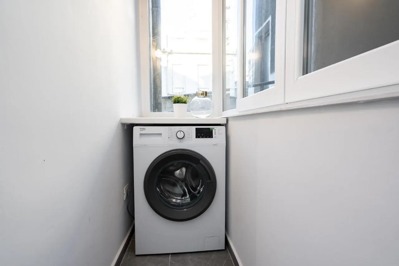 Four Bedroom Apartment, Old Town Bucarest