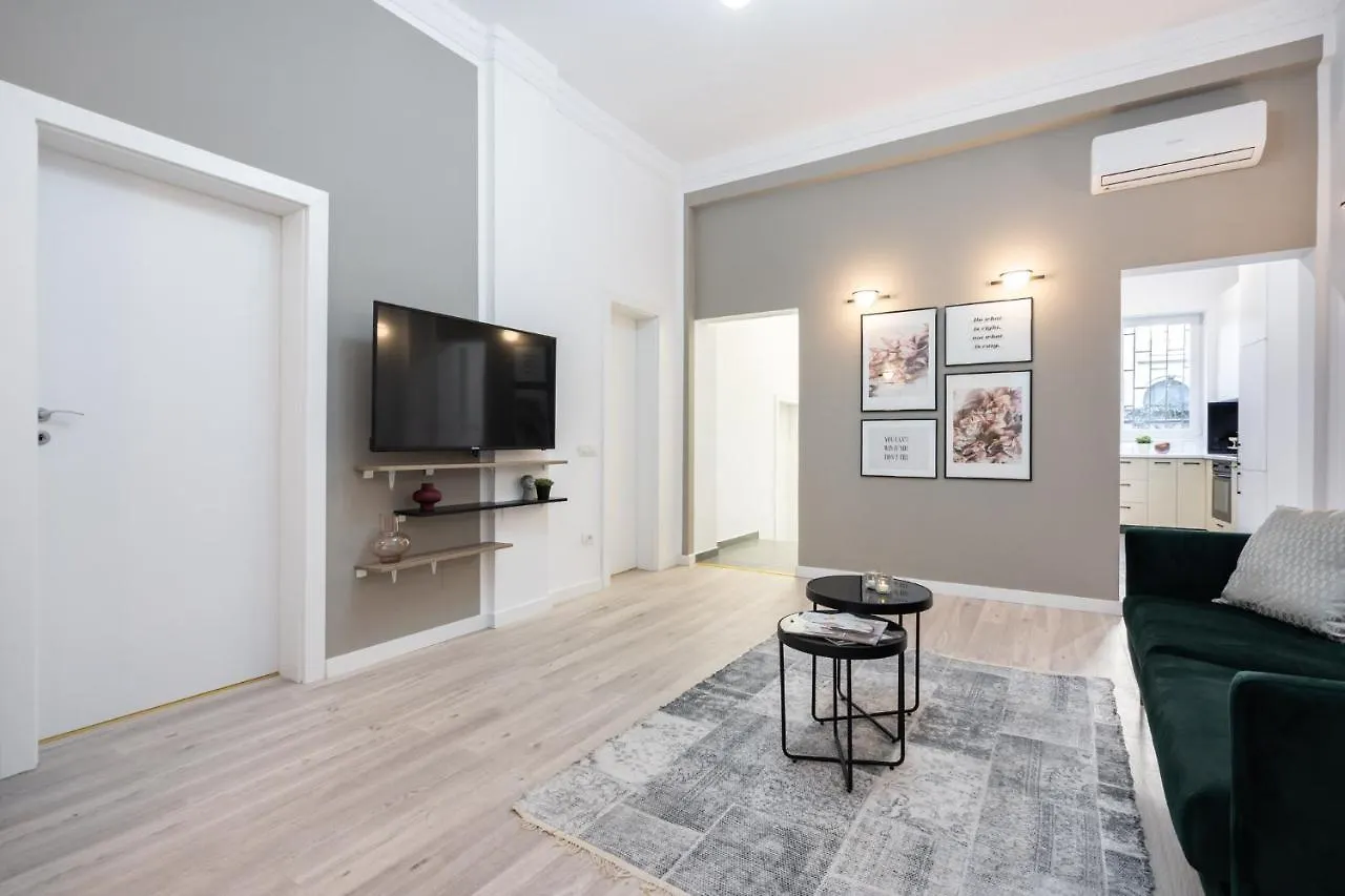 Four Bedroom Apartment, Old Town בוקרשט 0*,