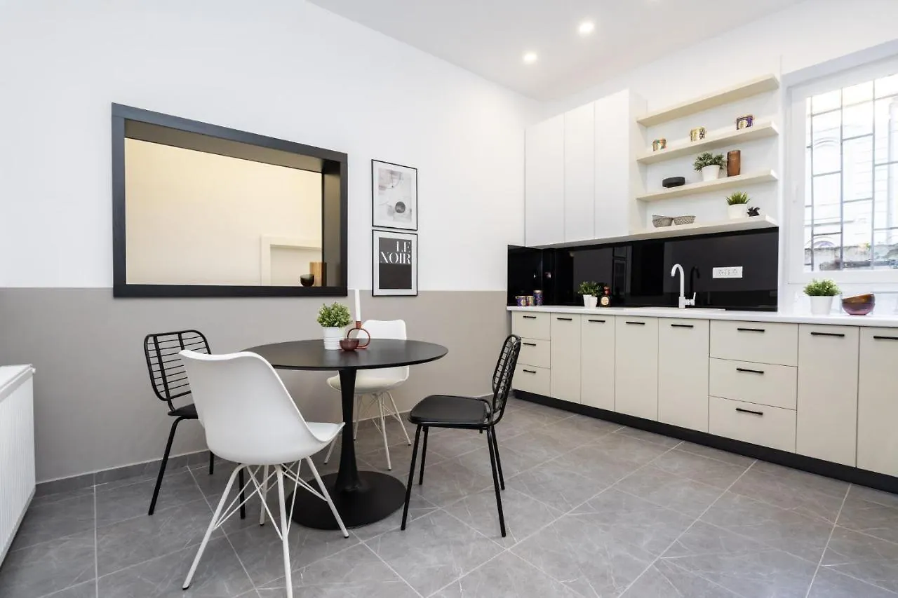 Four Bedroom Apartment, Old Town בוקרשט 0*,  רומניה